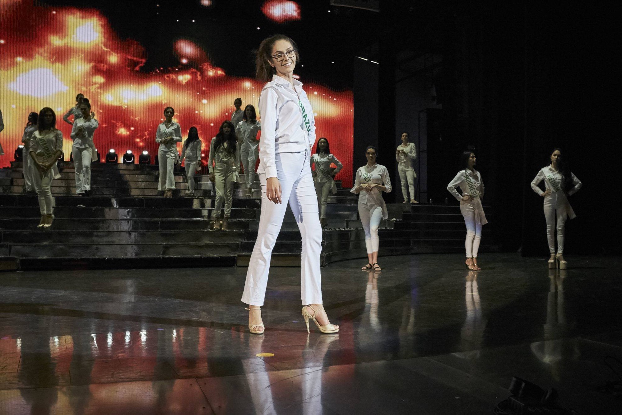 Hương Giang cùng dàn thí sinh tất bật tập luyện trước thềm Chung kết Hoa hậu chuyển giới Quốc tế